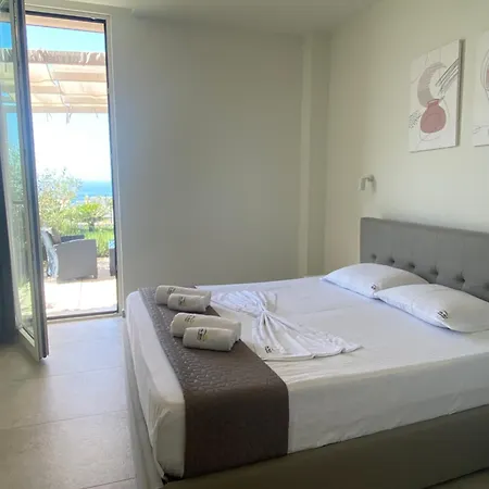 Villa Sea La Sun, Coast Palasë